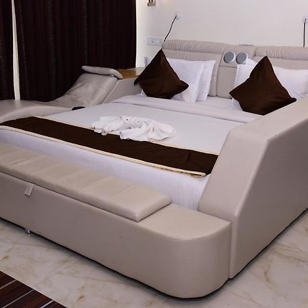 Vits Shanti Solitaire, Arpora Luaran gambar
