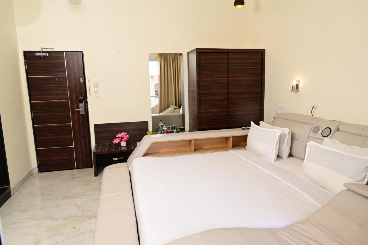 Vits Shanti Solitaire, Arpora Luaran gambar
